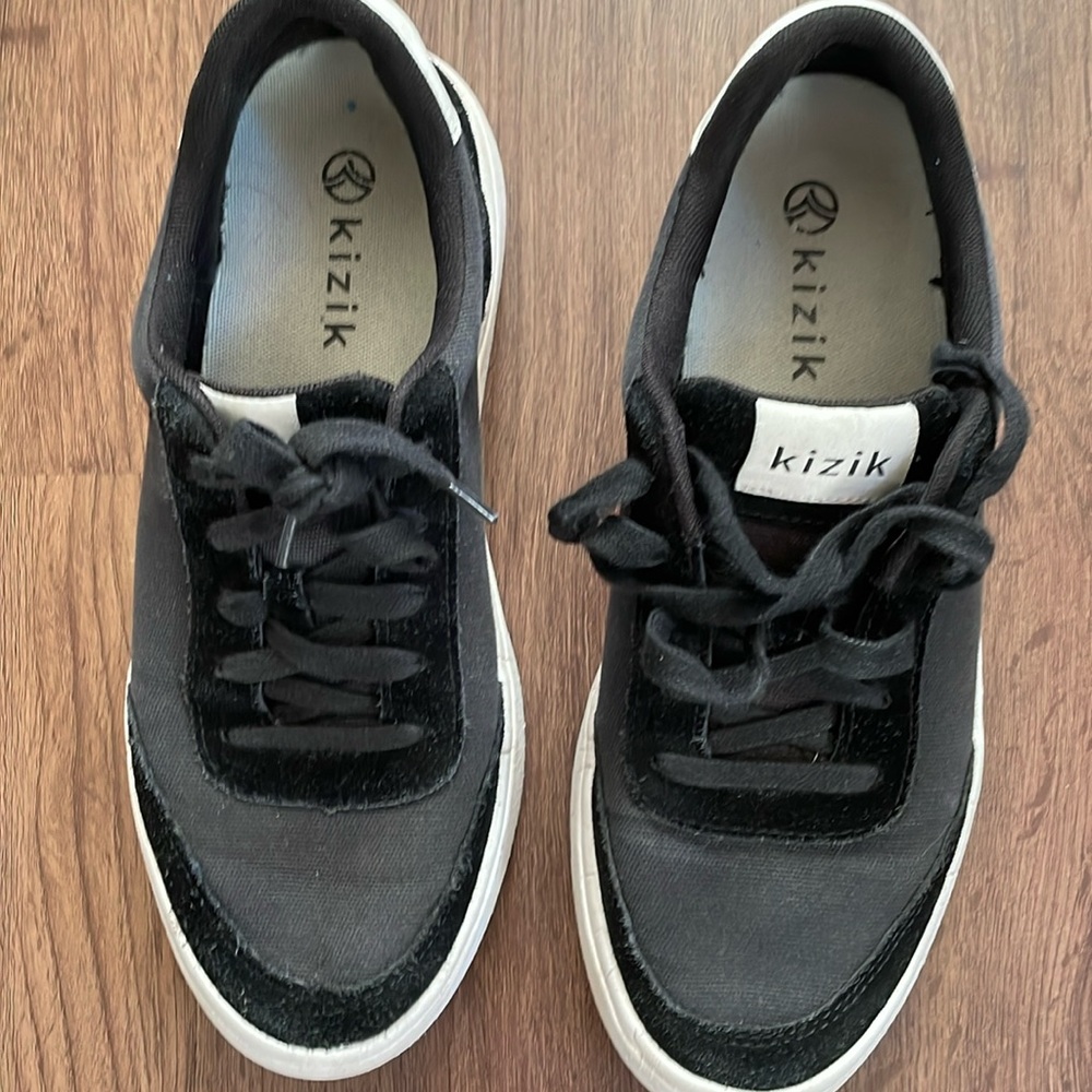 Kizik Shoes / Kizik Tennis Shoes Size 8.5